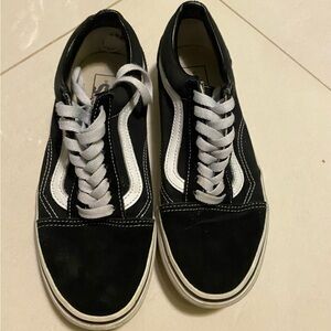 Women’s old school vans sz 8.5